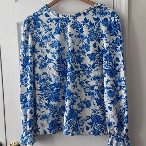 Never Worn! Source Unknown Blue and White Floral Blouse